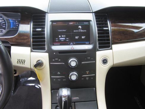 Used 2013 Ford Taurus Limited FWD image 18