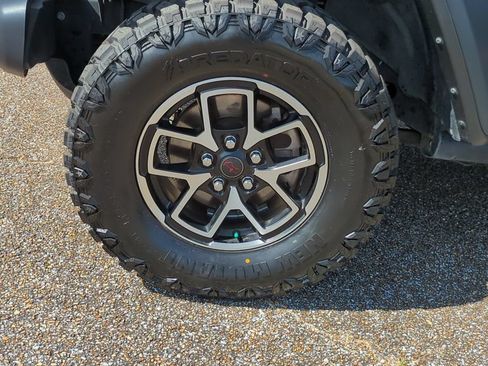 Used 2024 Jeep Wrangler Unlimited Rubicon AWD/4WD image 10