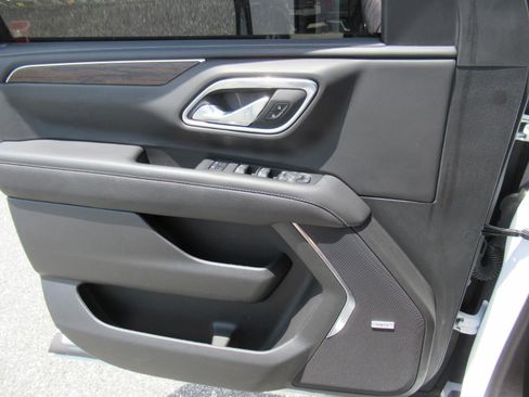 Used 2023 Chevrolet Tahoe Premier w/ Advanced Technology Package RWD image 23