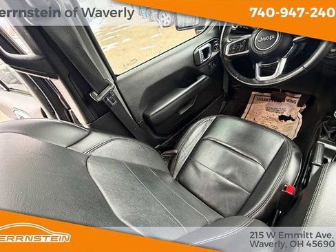 Used 2023 Jeep Wrangler Sahara image 10