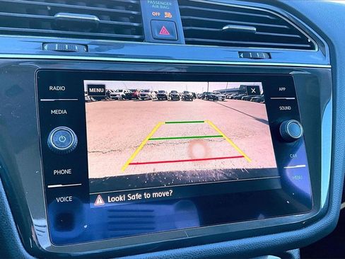 Used 2019 Volkswagen Tiguan SE image 17