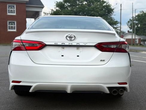 Used 2018 Toyota Camry SE FWD image 5