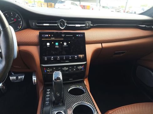 Used 2022 Maserati Quattroporte Trofeo image 11