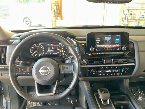 Used 2022 Nissan Pathfinder SV AWD/4WD image 28