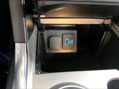 Used 2023 Ford Explorer Limited image 33