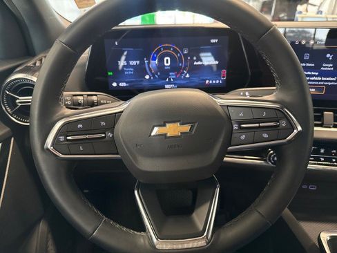 Used 2025 Chevrolet Equinox LT w/ Safety and Technology Package FWD image 18