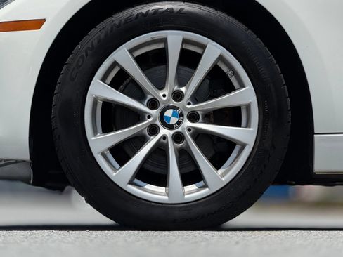 Used 2018 BMW 320i xDrive Sedan AWD/4WD image 18