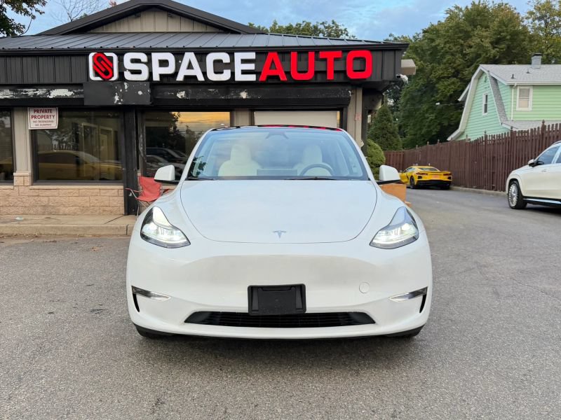 Used 2023 Tesla Model Y Long Range AWD/4WD image 2