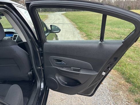 Used 2016 Chevrolet Cruze LT image 17