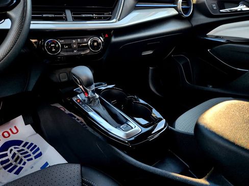 Used 2024 Chevrolet Trax LT image 23