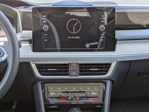 New 2026 Volkswagen Taos SE image 18