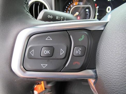 Used 2025 Jeep Wrangler Sahara image 22