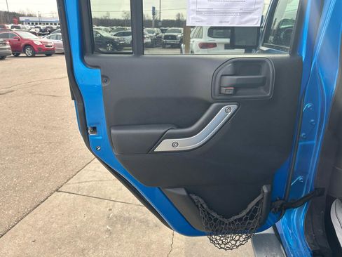 Used 2015 Jeep Wrangler Unlimited Sahara w/ Katzkin Premium Leather Group image 13