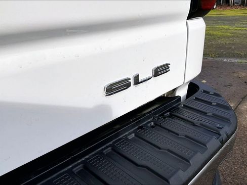 Used 2022 GMC Sierra 1500 SLE AWD/4WD image 11