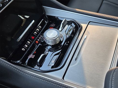 New 2025 Jeep Wagoneer Series II image 17