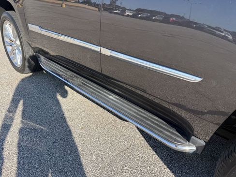 Used 2017 Cadillac Escalade Luxury AWD/4WD image 12