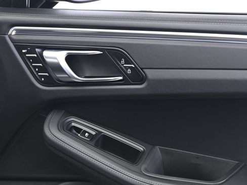 Used 2025 Porsche Macan GTS image 21