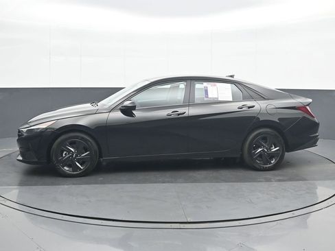 Used 2023 Hyundai Elantra SEL w/ Cargo Package image 3