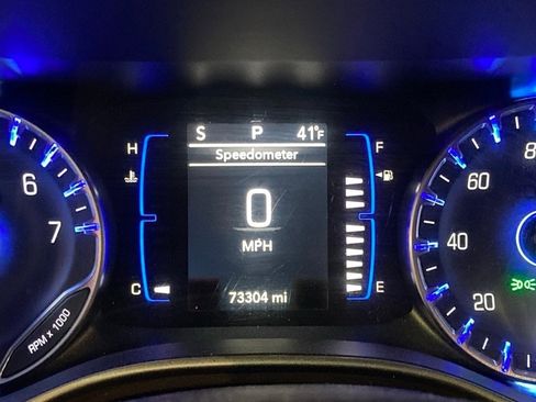 Used 2022 Chrysler Voyager LX image 17