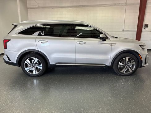 Used 2023 Kia Sorento EX AWD/4WD image 3