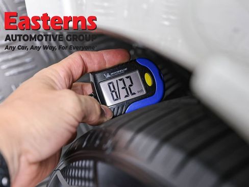 Used 2020 Nissan 370Z NISMO RWD image 28