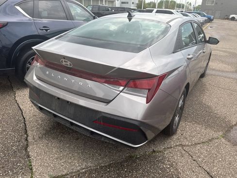 Used 2024 Hyundai Elantra SEL FWD image 10