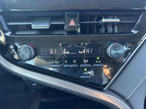 Used 2023 Toyota Camry SE image 18