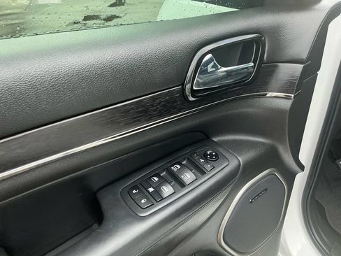 Used 2020 Jeep Grand Cherokee High Altitude RWD image 16