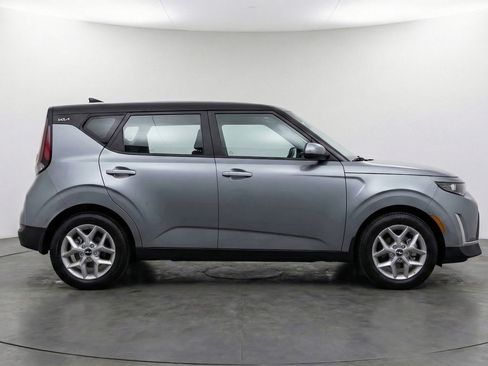Used 2025 Kia Soul LX w/ LX Technology Package image 11