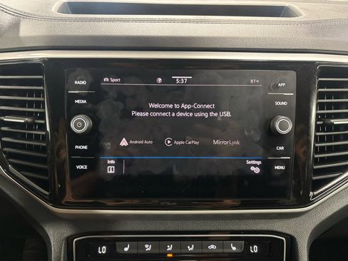 Used 2023 Volkswagen Atlas SE w/ Technology Package w/ Black Wheel Package image 6