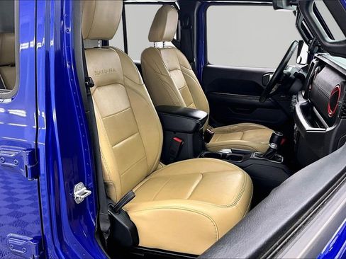 Used 2018 Jeep Wrangler Unlimited Sahara AWD/4WD image 7