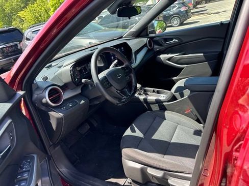 Used 2024 Chevrolet Trax RS w/ Driver Confidence Package FWD image 10