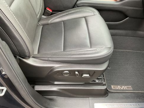 Used 2025 GMC Yukon Denali image 23