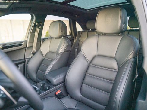 New 2026 Porsche Macan image 5