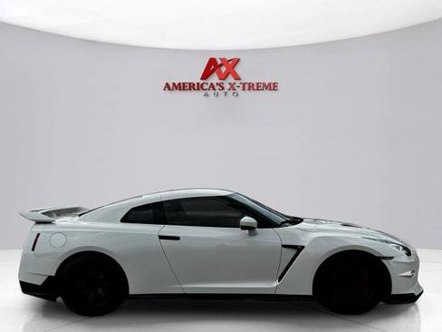 Used 2024 Nissan GT-R w/ Floor Mat Package AWD/4WD image 6
