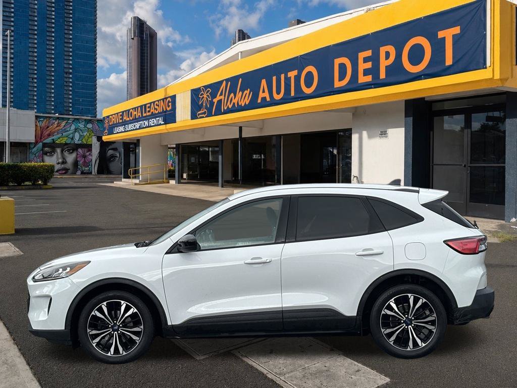 Used 2022 Ford Escape SE w/ SE Sport Appearance Package FWD image 3