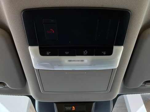 Used 2025 Nissan Rogue SV AWD/4WD image 19