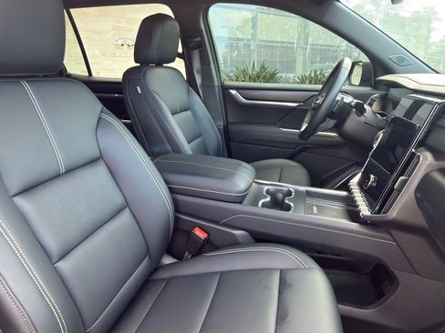 Used 2024 GMC Acadia Elevation image 27