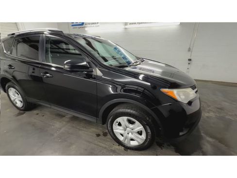 Used 2015 Toyota RAV4 LE image 2