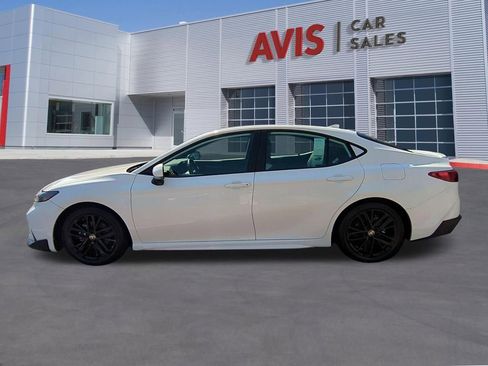 Used 2025 Toyota Camry SE FWD image 10