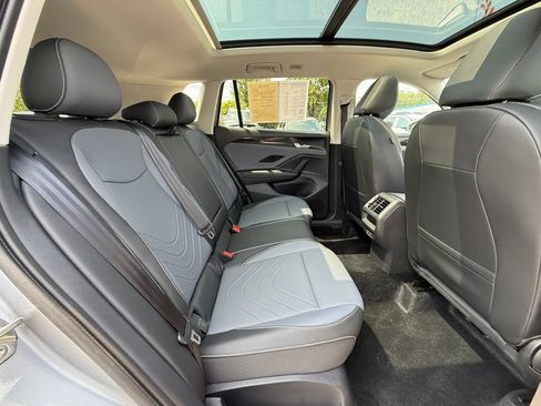 Used 2025 Volkswagen Tiguan SE AWD/4WD image 24