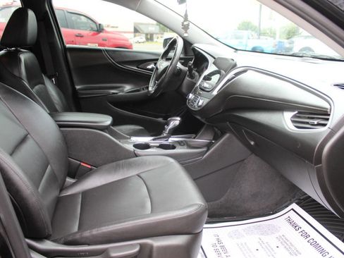Used 2022 Chevrolet Malibu LT w/ Leather Package image 9