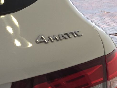Used 2018 Mercedes-Benz GLC 300 4MATIC image 9