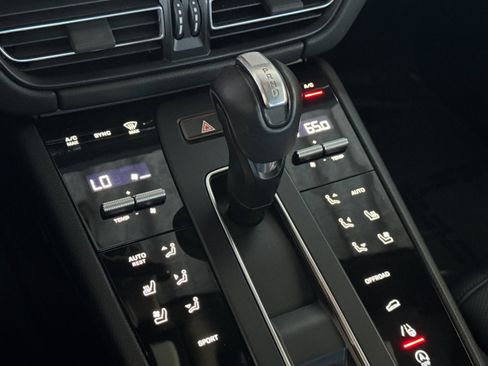 Used 2024 Porsche Macan image 22