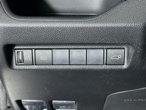 Used 2020 Toyota RAV4 XLE Premium image 17