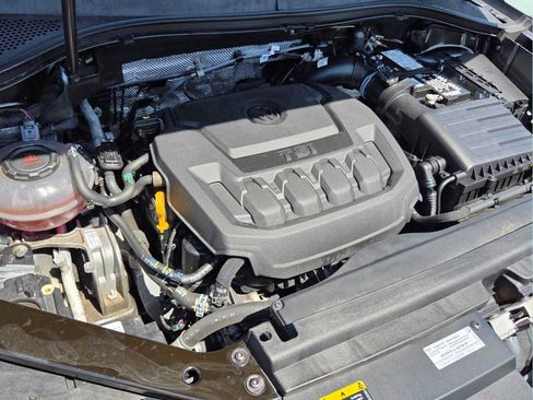 Used 2023 Volkswagen Tiguan SE R-Line image 19
