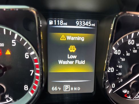 Used 2017 Nissan Titan SV image 12