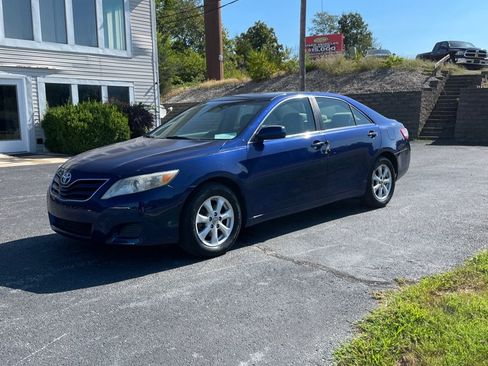 Used 2011 Toyota Camry LE w/ LE Extra-Value Pkg FWD image 1