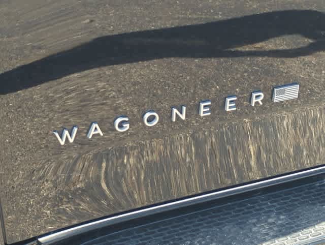 Certified 2024 Jeep Wagoneer L Series II w/ Flexible Seating Group AWD/4WD image 13