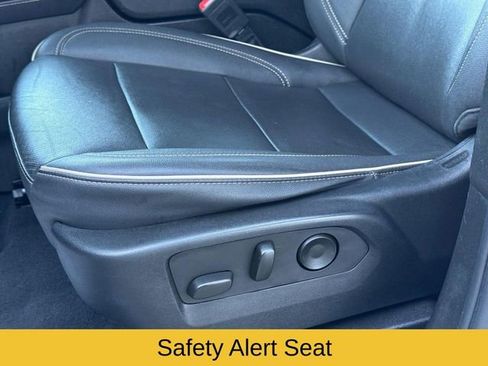 Used 2023 Chevrolet Suburban Premier image 34